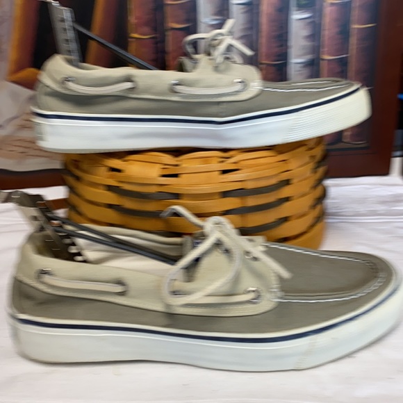 Sperry Top-sider flat boat shoes size 8 One small light stain shown in picture - Picture 4 of 7